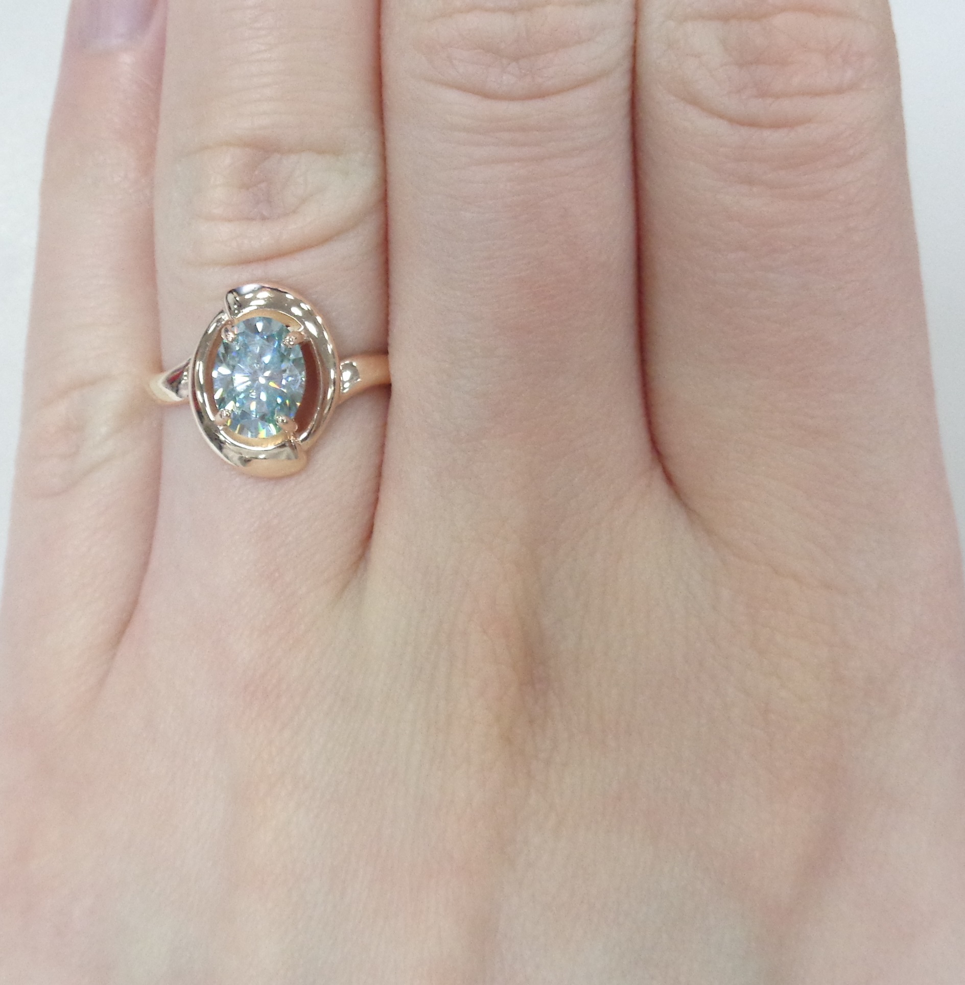 Серебряное кольцо с муассанитом Параиба